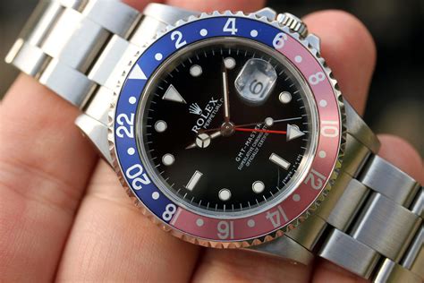 https www.lunaroyster.com watches 1993-rolex-gmt-master-ref-16700-pepsi-bezel|Rolex GMT Master 16700 bezel.